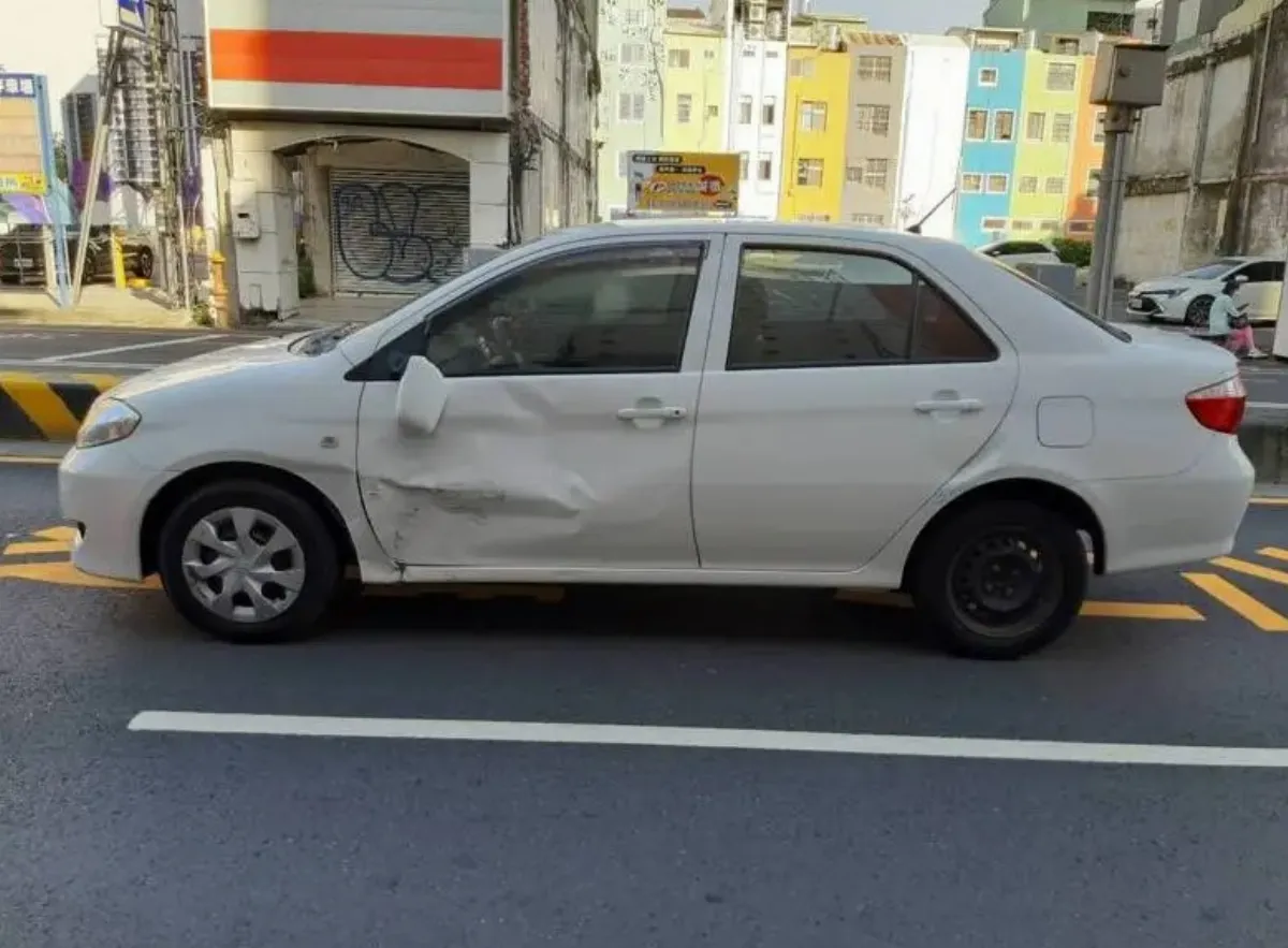 又發生汽車衝撞   台南市區車逆向300公尺猛撞女騎士